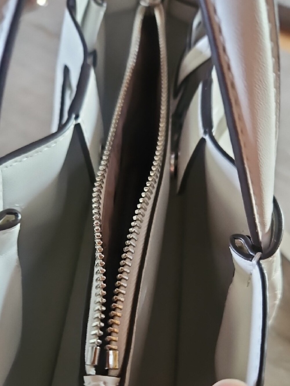 MICHAEL KORS White Croc-Embossed Small Satchel Handbag - Picture 8 of 14